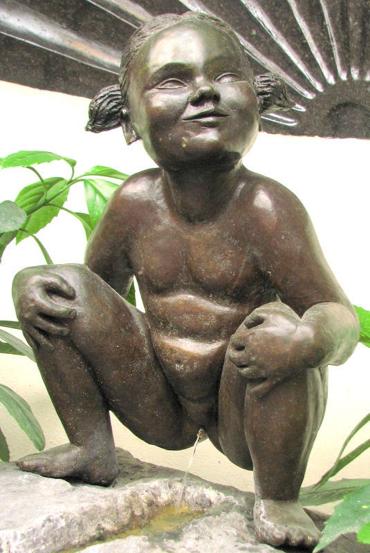 尿尿小妹 参考图 1
